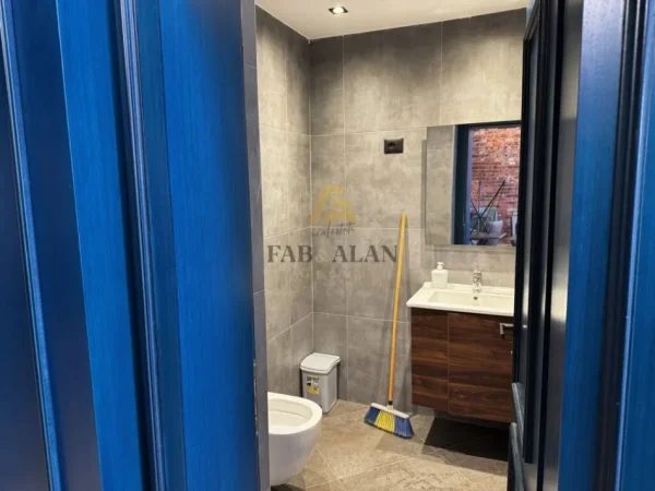 Tirane, shitet lokal Kati 0, 62 m² 165.000 € (Oxhaku)