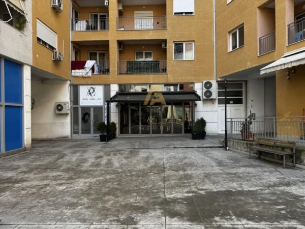 Tirane, shitet lokal Kati 0, 62 m² 165.000 € (Oxhaku)