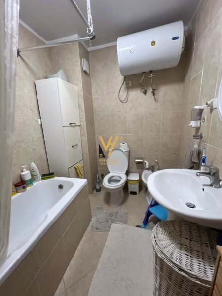 Tirane, jepet me qera apartament 2+1+Ballkon Kati 2, 114 m² 700 € (RRUGA E KOSOVARËVE)