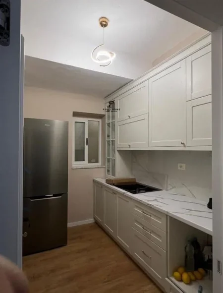 Tirane, jepet me qera apartament 1+1+Ballkon Kati 2, 65 m² 600 € (RRUGA E ELBASANIT)