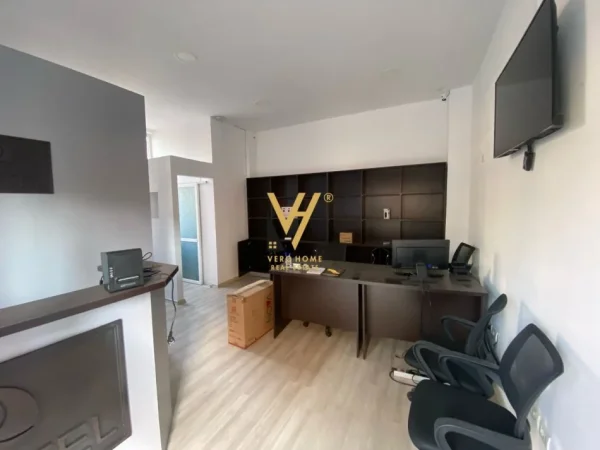 Tirane, jepet me qera dyqan Kati 0, 50 m² 800 € (SELITE)