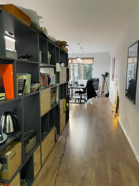 Tirane, jepet me qera zyre Kati 2, 100 m² 750 € (Rruga e Elbasanit , prapa ambasades amerikane)