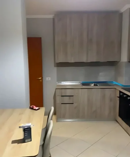 Tirane, jepet me qera apartament 2+1 Kati 5, 85 m² 700 € (Myslym Shyri)