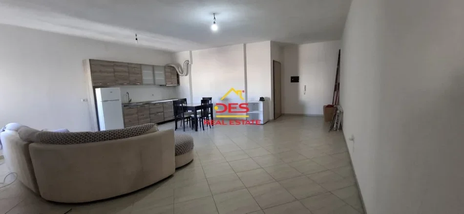 Vlore, shitet apartament 2+1+Ballkon Kati 5, 114 m² 148.000 € (Rruga Hasan Kushta)
