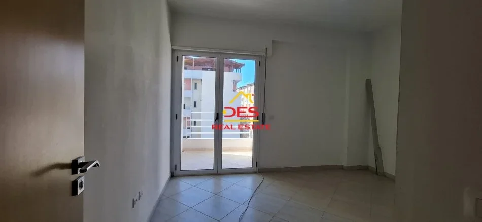 Vlore, shitet apartament 2+1+Ballkon Kati 5, 114 m² 148.000 € (Rruga Hasan Kushta)