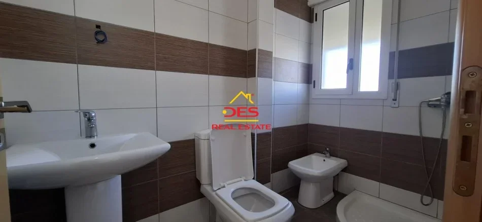 Vlore, shitet apartament 2+1+Ballkon Kati 5, 114 m² 148.000 € (Rruga Hasan Kushta)