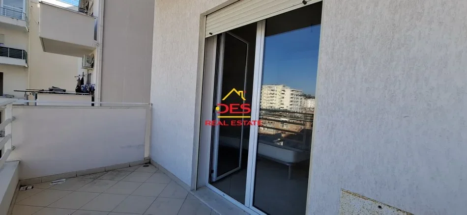 Vlore, shitet apartament 2+1+Ballkon Kati 5, 114 m² 148.000 € (Rruga Hasan Kushta)