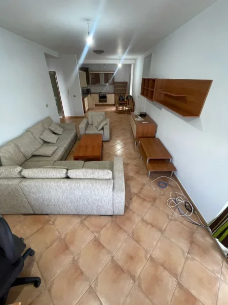 Tirane, shitet apartament 3+1+Ballkon , 140 m² (Komuna e parisit)