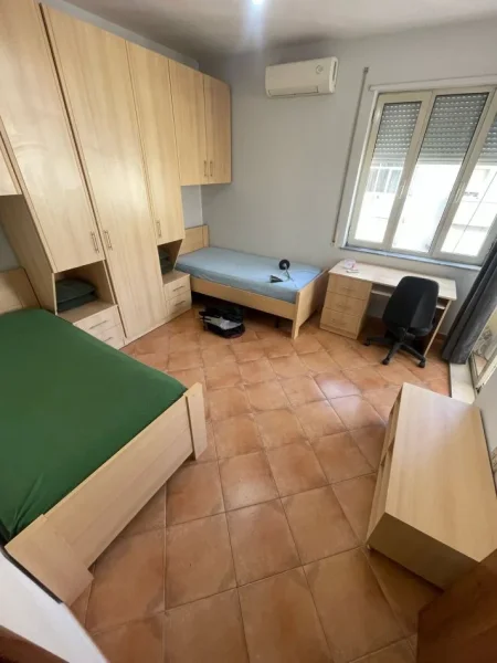 Tirane, shitet apartament 3+1+Ballkon , 140 m² (Komuna e parisit)