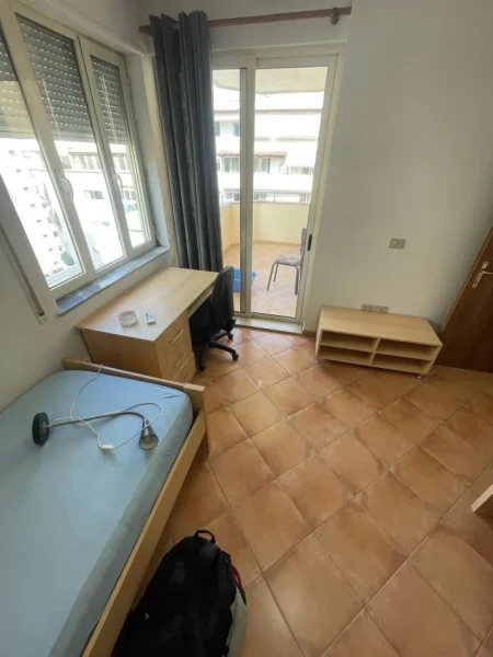 Tirane, shitet apartament 3+1+Ballkon , 140 m² (Komuna e parisit)
