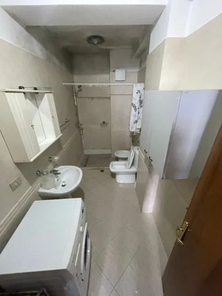 Tirane, shitet apartament 3+1+Ballkon , 140 m² (Komuna e parisit)