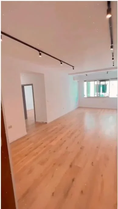 Tirane, jepet me qera zyre Kati 4, 120 m² 1.200 € (Rruga Brigada VIII)