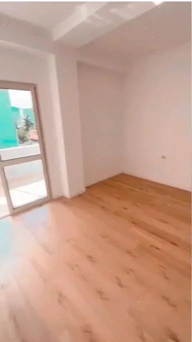 Tirane, jepet me qera zyre Kati 4, 120 m² 1.200 € (Rruga Brigada VIII)