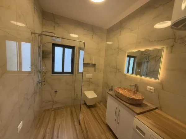 Tirane, jepet me qera apartament 2+1 Kati 3, 95 m² 700 € (Don bosko)