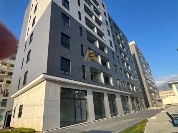 Tirane, shitet magazine Kati -1, 450.000 € (Bulevardi i RI)