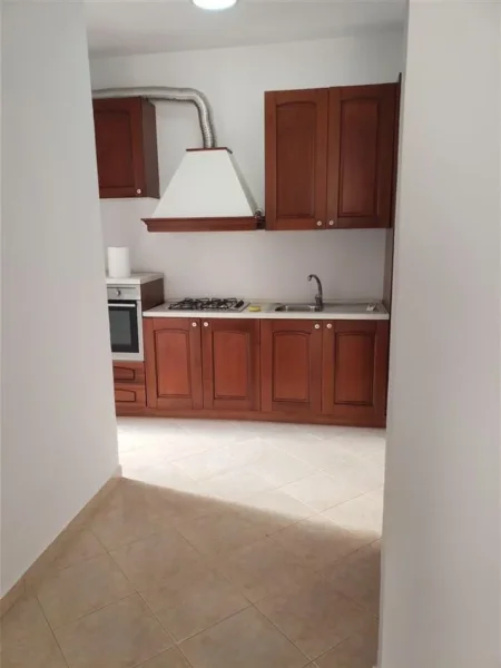 Tirane, jepet me qera apartament 1+1+Aneks+Ballkon Kati 2, 141 m² 550 € (Fusha e Aviacionit)