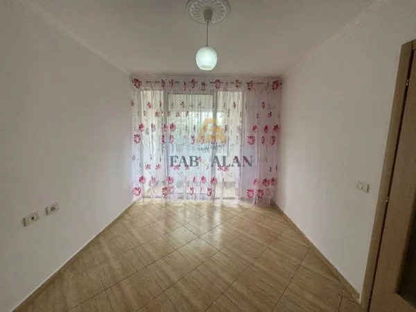Tirane, shitet apartament 1+1 Kati 2, 79 m² 89.000 € (Fresku)