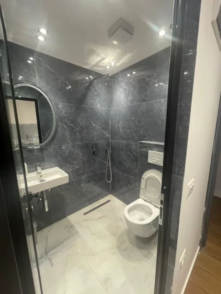 Tirane, shitet apartament 1+1 , 100 m² 330.000 € (Sheshi Willson)