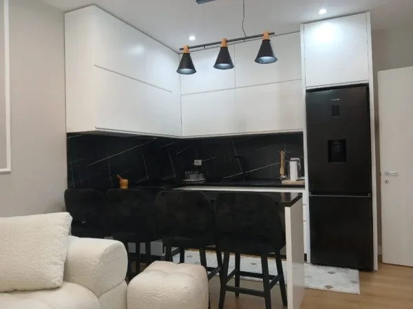 Tirane, jepet me qera apartament 2+1 Kati 1, 80 m² 650 € (Ish Fusha e Aviacionit)