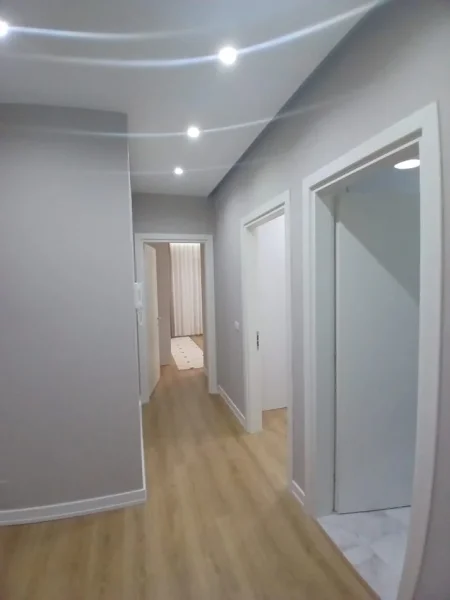 Tirane, jepet me qera apartament 2+1 Kati 1, 80 m² 650 € (Ish Fusha e Aviacionit)