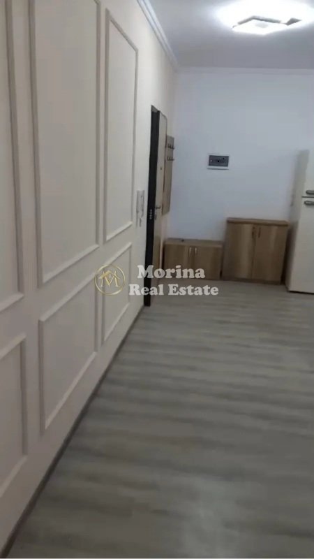 Tirane, jepet me qera apartament 1+1 Kati 4, 70 m² 550 € (Oxhaku)