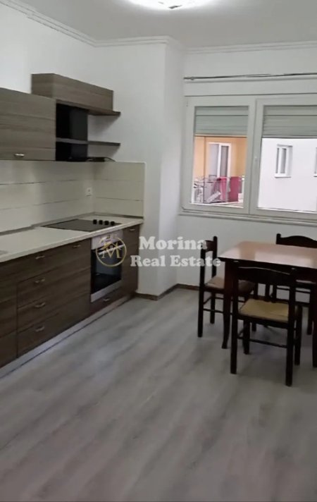 Tirane, jepet me qera apartament 1+1 Kati 4, 70 m² 550 € (Oxhaku)