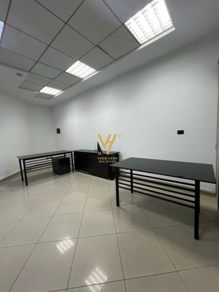 Tirane, jepet me qera Kati 1, 30 m² 500 € (KULLAT BINJAKE)