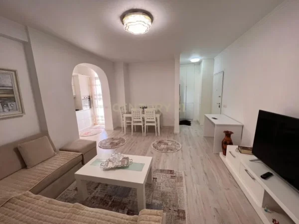 Tirane, jepet me qera apartament 1+1 Kati 5, 77 m² 500 € (Neom108140)