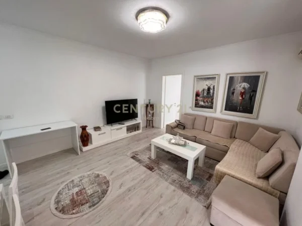 Tirane, jepet me qera apartament 1+1 Kati 5, 77 m² 500 € (Neom108140)