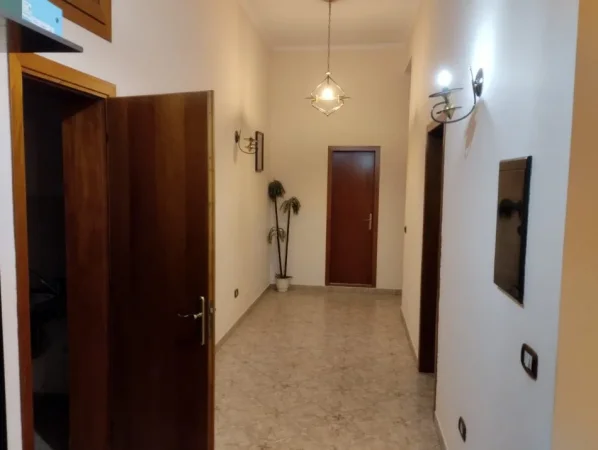 Tirane, jepet me qera apartament 3+1+Ballkon , 144 m² 550 € (Qytet Studenti)