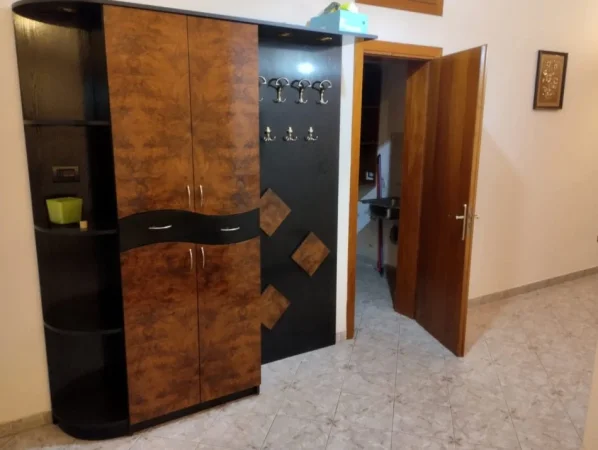 Tirane, jepet me qera apartament 3+1+Ballkon , 144 m² 550 € (Qytet Studenti)