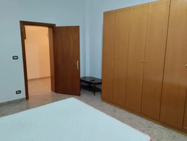 Tirane, jepet me qera apartament 3+1+Ballkon , 144 m² 550 € (Qytet Studenti)