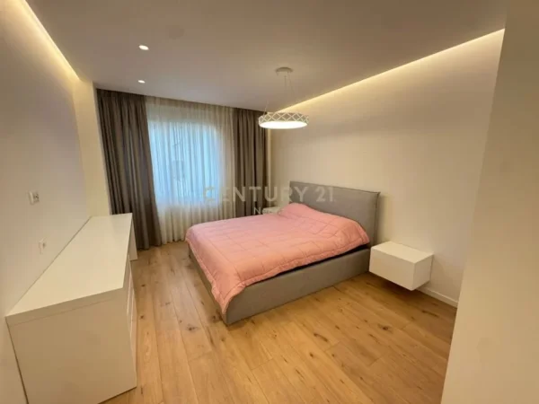 Tirane, shitet apartament 2+1+Aneks+Ballkon Kati 4, 136 m² 340.000 € (Neom107854)