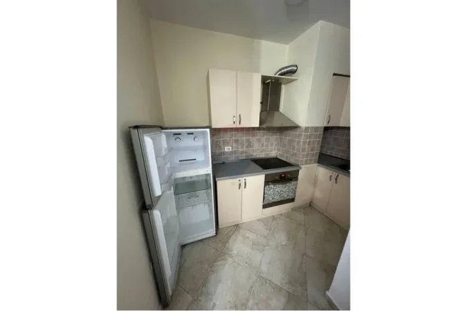 jepet me qera , 40 m² 450 € (Garsoniere me qira tek rruga e Barrigadave.)