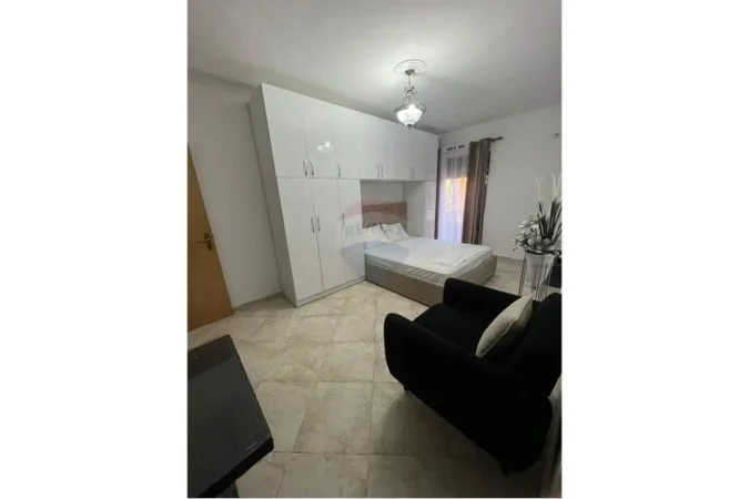 jepet me qera , 40 m² 450 € (Garsoniere me qira tek rruga e Barrigadave.)