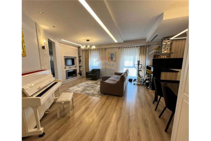 jepet me qera , 119 m² 1.200 € (Ofrohet me qira Apartament Luksoz te Kompleksi Magnet prane 21 Dhjetorit.)