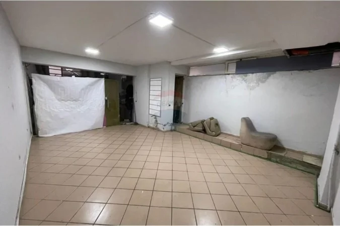 Tirane, shitet dyqan Kati 0, 20 m² (Rr Irfan Tomini)