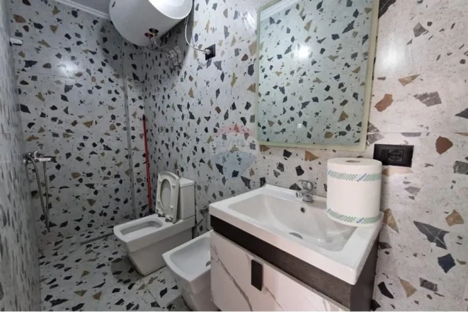 shitet , 86 m² 160.000 € (Shitet apartament 2+1 tek Report Tv)