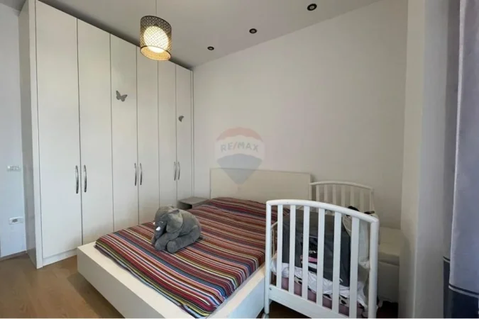 Tirane, jepet me qera apartament 1+1 Kati 9, 85 m² 400 € (Astir)