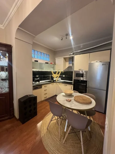 Tirane, shitet apartament 3+1+Ballkon Kati 2, 110 m² 320.000 € (QENDER)