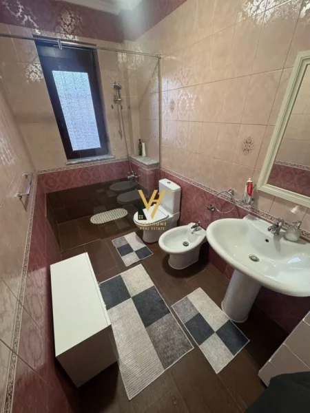 Tirane, shitet apartament 3+1+Ballkon Kati 2, 110 m² 320.000 € (QENDER)