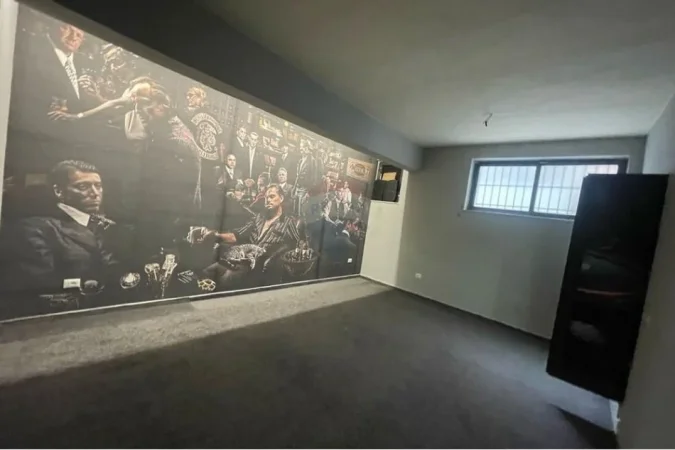 Tirane, jepet me qera dyqan Kati 0, 108 m² 700 € (Qendër)