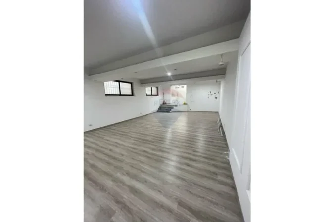 Tirane, jepet me qera dyqan Kati 0, 108 m² 700 € (Qendër)
