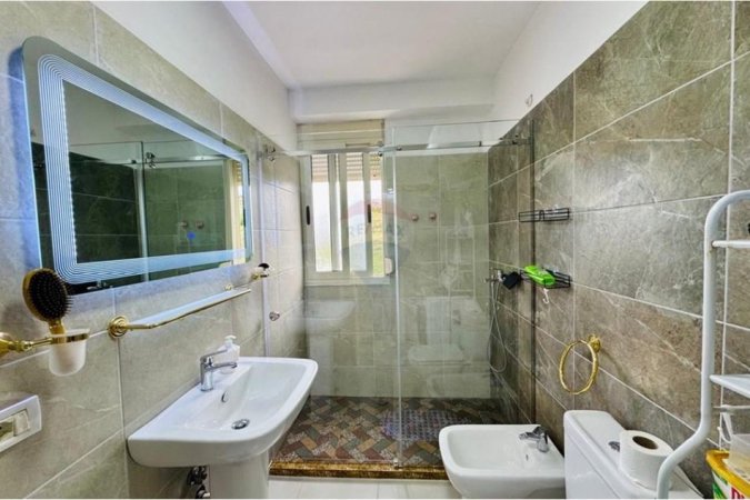 Tirane, jepet me qera apartament 1+1 Kati 3, 65 m² 450 € (Linze)