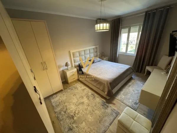 Tirane, shitet apartament 3+1+Ballkon Kati 2, 110 m² 320.000 € (QENDER)