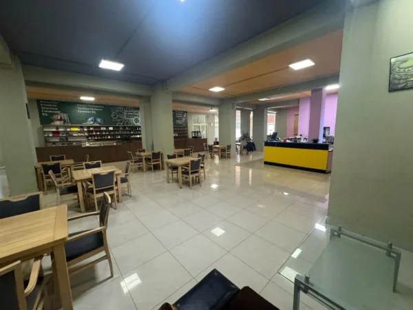 Tirane, jepet me qera bar-resorant , 313 m² 2.000 € (Casa Italia)