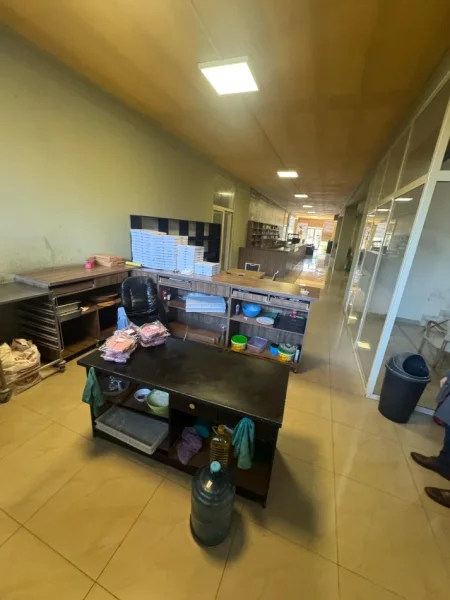 Tirane, jepet me qera bar-resorant , 313 m² 2.000 € (Casa Italia)