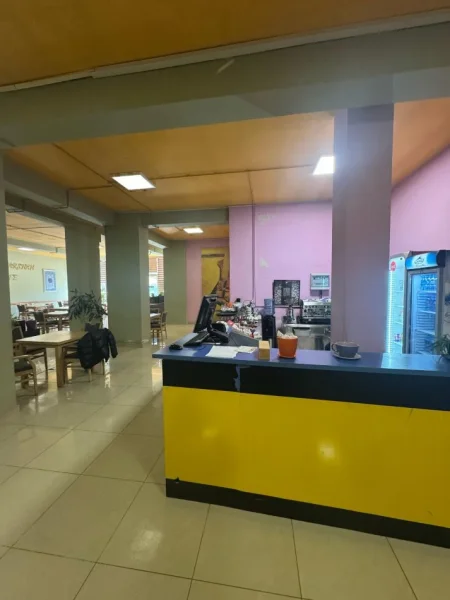 Tirane, jepet me qera bar-resorant , 313 m² 2.000 € (Casa Italia)