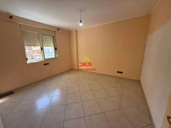 Vlore, shitet apartament 2+1+Ballkon Kati 4, 116 m² (Rruga Gjergj Arianiti)