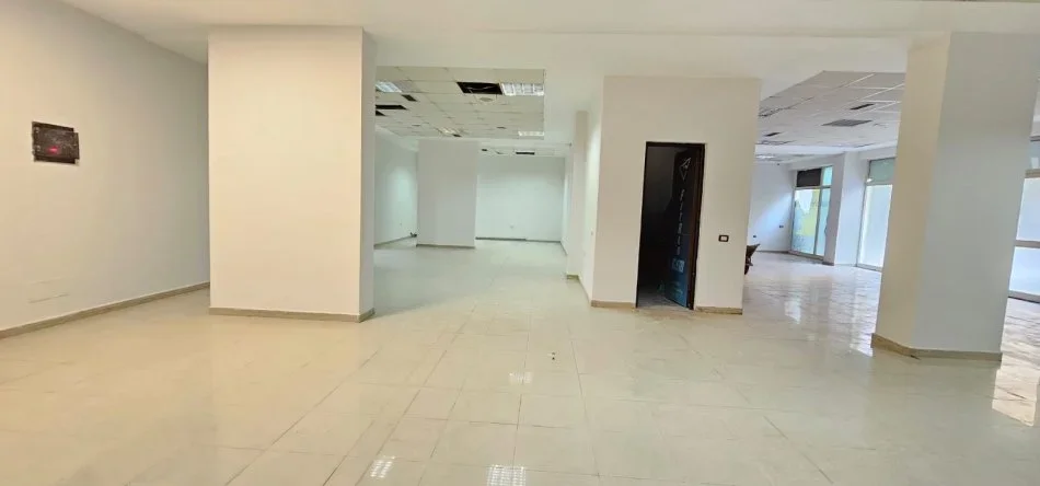 Tirane, jepet me qera ambjent biznesi , 276 m² 3.200 € (Komuna e Parisit)